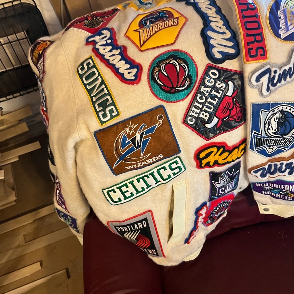 Classic NBA Jacket - Picture 4 of 13